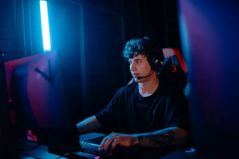 Stream or Be Streamed: The Definitive Teen's Playbook for Crushing It on Twitch, YouTube Gaming, and TikTok Live in 2024